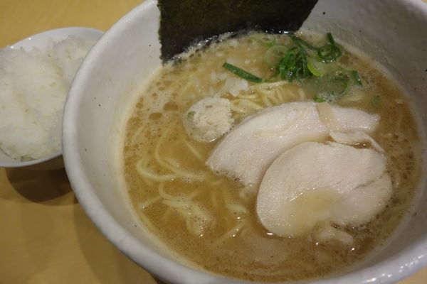 「濃厚鶏白湯（醤油） 780円」@らーめん 銀杏 松戸店の写真