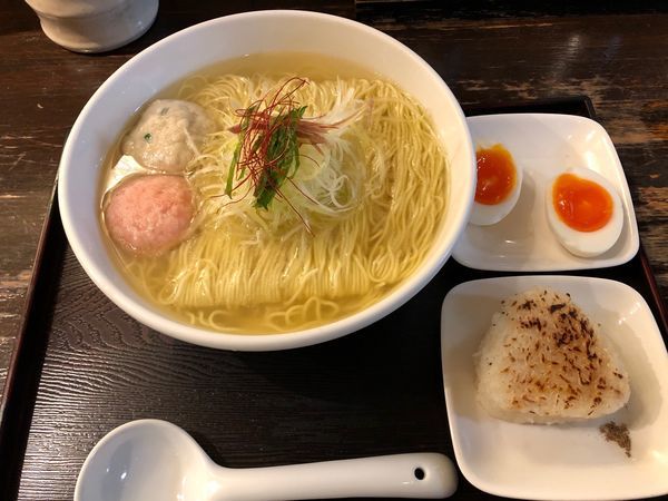 「あら炊き塩らあめん（大盛）焼きおにぎり付味玉子」@麺屋 海神の写真