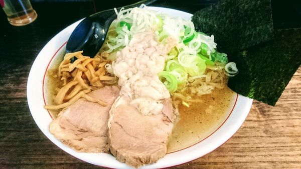 「塩中華そば(身入り)+ねぎ」@手打ち中華そば 酒田 平間店の写真