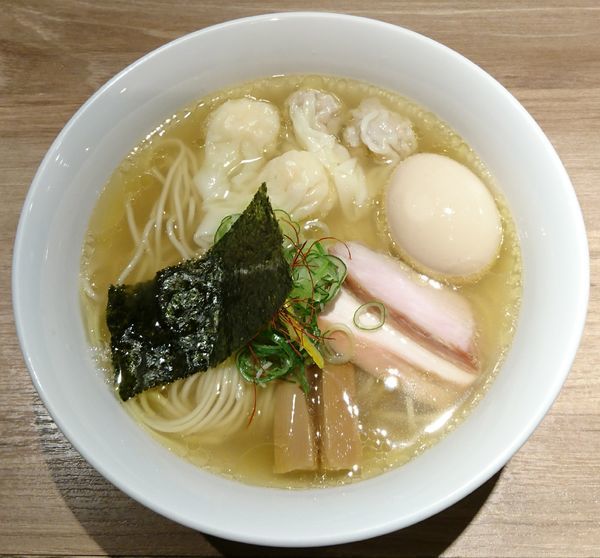 「白旨にこにこワンタン麺＋味玉」@中華soba いそべの写真