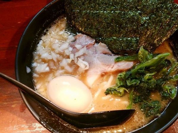 「醤油豚骨味玉＋海苔＋玉葱」@横浜家系らーめん 極楽家の写真