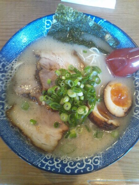 「塩とんこつ（チャーシュー増し・味玉付き）」@博多ラーメン 鶴亀堂 大府店の写真