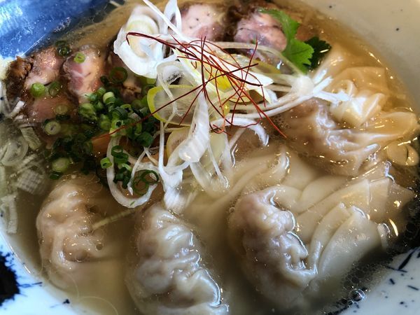 「叉焼雲呑麺」@豚骨清湯・自家製麺 かつらの写真
