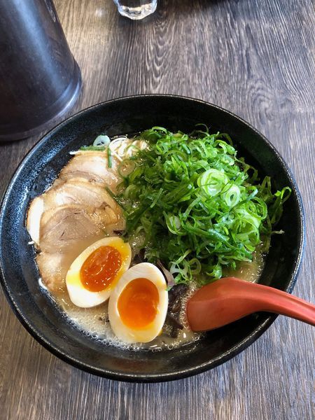 「ラーメン+ネギ+煮卵」@元祖博多中洲屋台ラーメン 一竜の写真