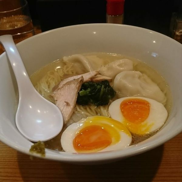 「鶏そば 味玉 もちもちワンタン」@支那そば 一本気の写真
