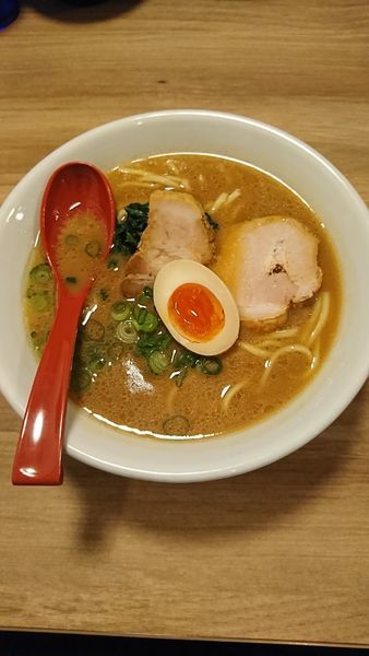 「豚骨醤油ラーメン  ７５０円」@麺処 白虎 御殿場新橋店の写真