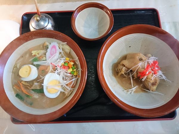 「とん足、ラーメン」@創作らーめん工房 藤家の写真