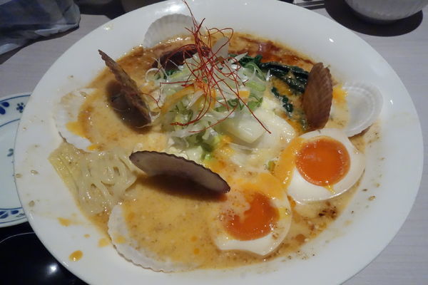 「【限定】帆立貝とベシャメルソースの味噌らーめん」@仙臺らーめん 味噌 三礎の写真