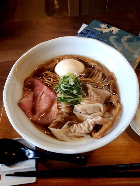 「味玉醤油と貝のラーメン880円+ワンタン280円」@ラーメン 健やかの写真