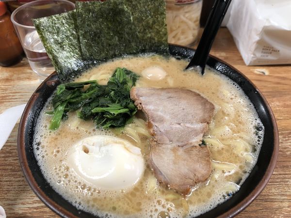 「醤油ラーメン」@横浜家系ラーメン らっち家の写真