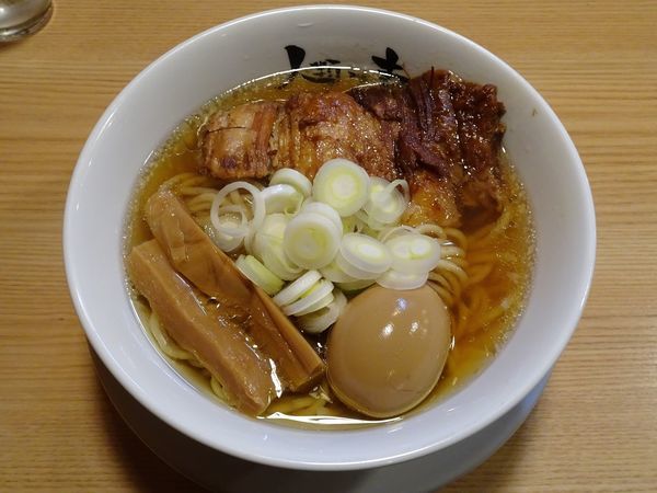 「らーめん macro：厚厚（800円）＋特撰こだわり煮玉子」@人類みな麺類の写真
