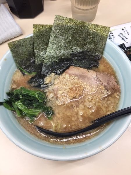 「鬼こってり（並・麺ヤワ） 700円　サービスライス付き」@横浜家系ラーメン田中の写真