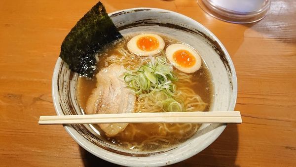 「魚介醤油ラーメン」@ラーメン酒場 でぇすけの写真