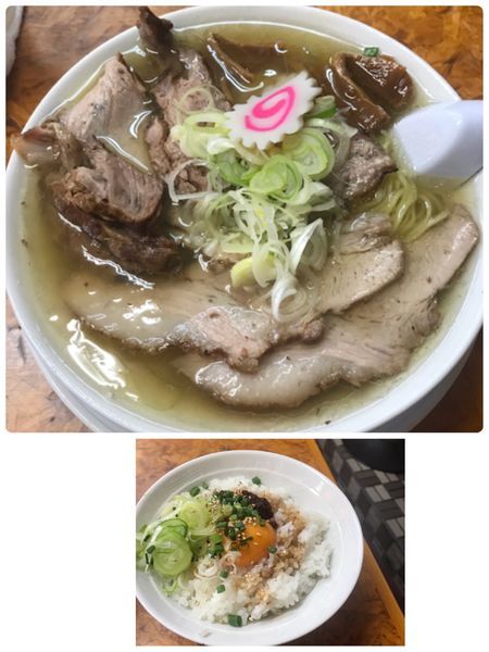 「煮干しチャーシュー麺1.5玉 塩 900円 ラー油卵かけご飯20」@かし亀の写真