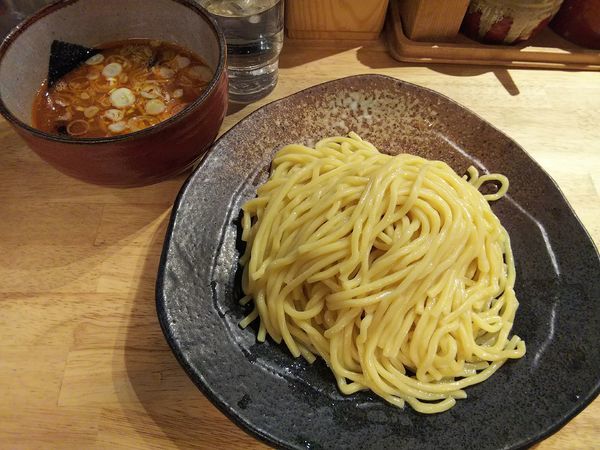 「辛味つけ麺　中盛り　：辛味ダブル　※ひやもり」@つけ麺屋 やすべえ 渋谷店の写真