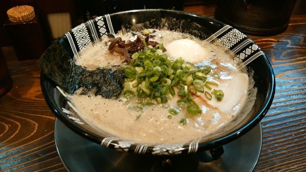 「味玉ラーメン＋替え玉」@博多一双 中洲店の写真