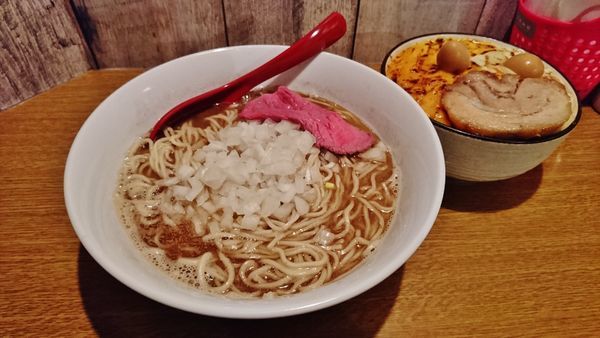 「煮干しそば+大盛り+Mini炙りチーズ麻婆丼」@火の豚 立川ラーメンスクエア店の写真