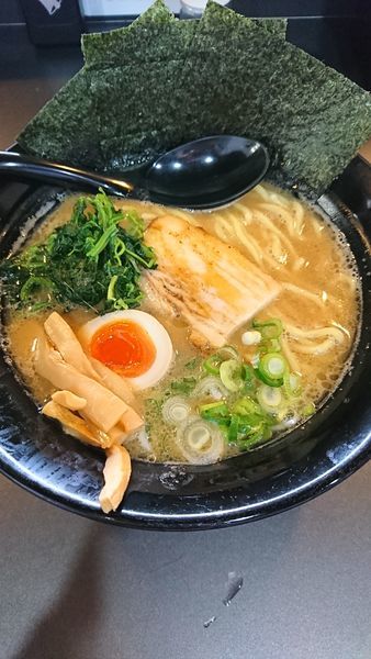 「横浜家系ラーメン  ７５０円」@つけ麺 白虎の写真