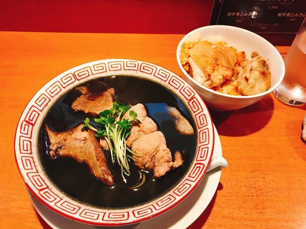 「イカスミラーメン&チキンライスセット」@食堂酒場 Graciaの写真