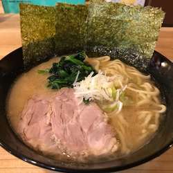 豚骨醤油らーめん  750円