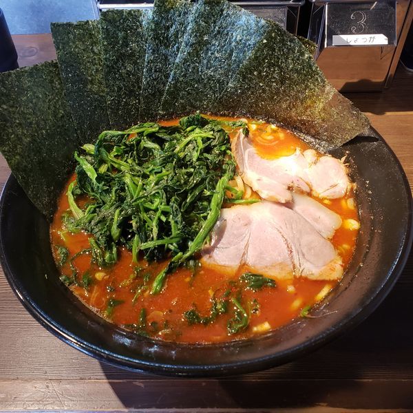 「美辛ラーメン2辛ホウレン草中盛」@ラーメン 萩原家 藤沢店の写真