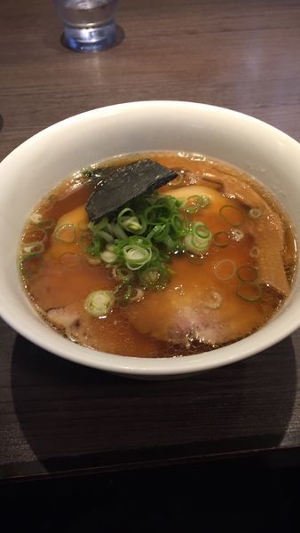 「醤油らぁ麺チャーシュー」@支那そばや 本店の写真