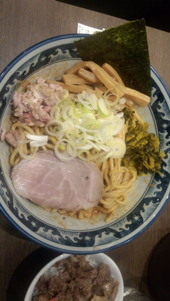 「坦々まぜそば（790円）＋牛すじ丼ミニ（260円）」@兎に角 柏高島屋ステーションモール店の写真