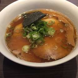 醤油らぁ麺チャーシュー