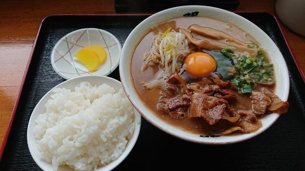 「肉玉入(並) 750円 + ライス(小) 150円」@支那そば 巽屋の写真