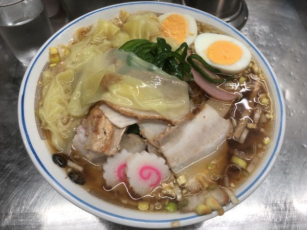 「五目チャーシューワンタンメン(大盛り)」@中華そば みたかの写真