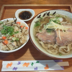 てぃしらじそばの画像