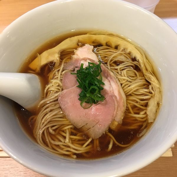 「醤油ラーメン¥800」@らぁ麺 はやし田 新宿本店の写真