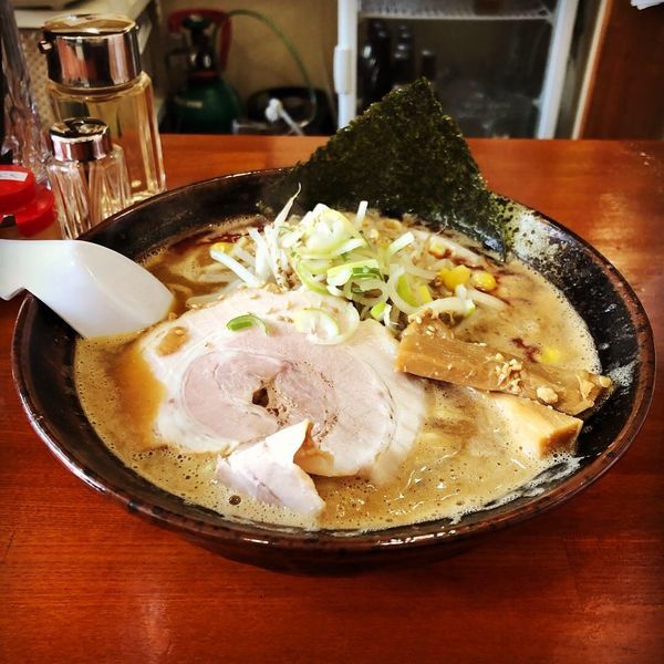 「ひばり（豚骨味噌ラーメン）大盛り麺硬め」@岡谷らー麺 mossaおぱちの写真