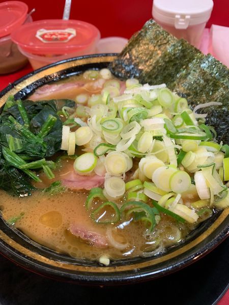 「チャーシューメン➕薬味ねぎ➕小ライス」@家系ラーメン とらきち家の写真