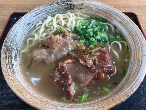 「軟骨ソーキすば 大 750円」@うみちか食堂の写真