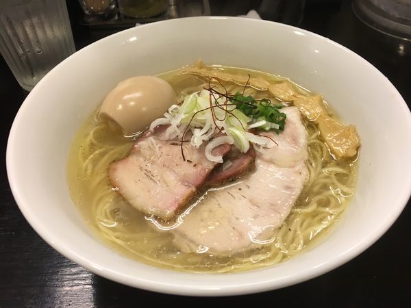 「博多地鶏 塩らぁめん 特製」@つけ麺 凌駕の写真