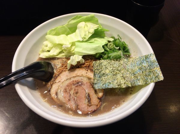 「フレッシュキャベツのもっこす熊本らーめん(バリ硬)750円」@ラーメンくれはの写真