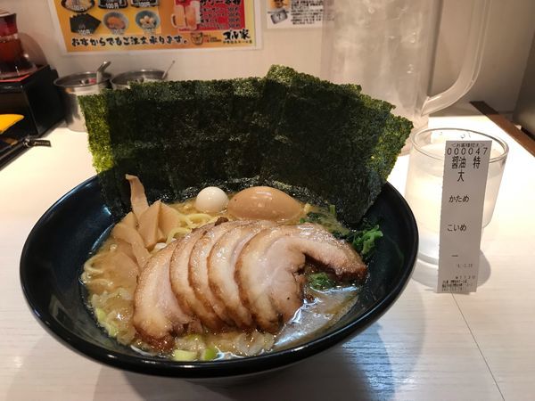 「醤油豚骨 特トッピング 大」@ゴル家 伊勢佐木モール店の写真