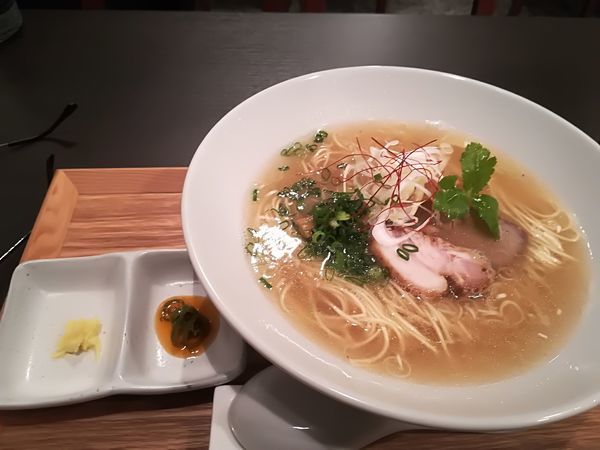 「豚骨清湯拉麺750円」@豚骨清湯・自家製麺 かつらの写真