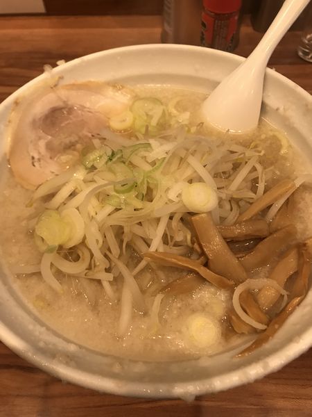 「しょうゆらーめん、ギタギタ」@こってりらーめん なりたけ 池袋店の写真
