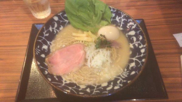 「鶏そば＋味玉：940円」@鶏そば 新里の写真