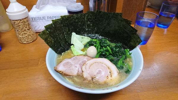 「豚骨醤油ラーメン+海苔+ほうれん草」@ラーメン くじら家の写真