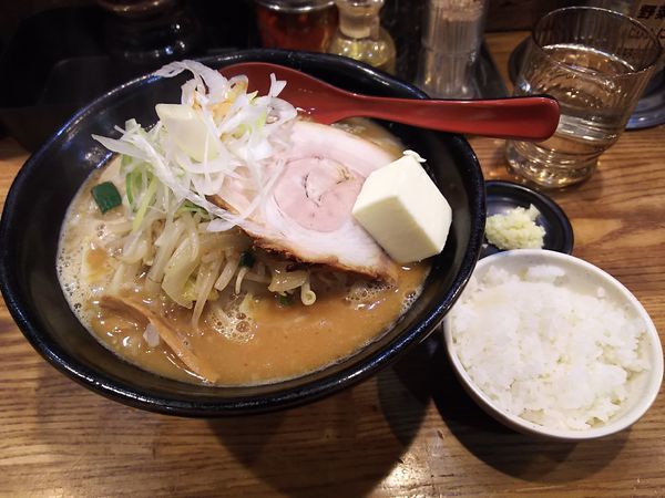 「辛味噌ラーメン＋バター」@麺処 花田 上野店の写真