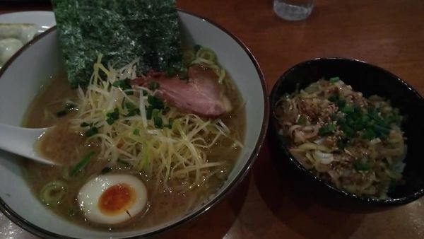 「ネギらーめん＋ネギチャーシュー丼＋餃子」@横濱家 座間店の写真