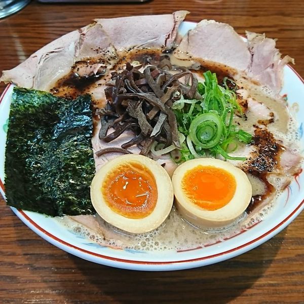 「得 濃厚ラーメン黒」@ラーメンかなやの写真