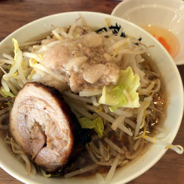 「ラーメン　780円　こだわり生卵　70円」@らーめん 小烏丸の写真