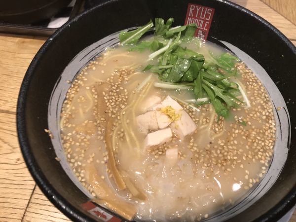 「ミニ鶏白湯ラーメン 570円」@RYUS NOODLE BARの写真