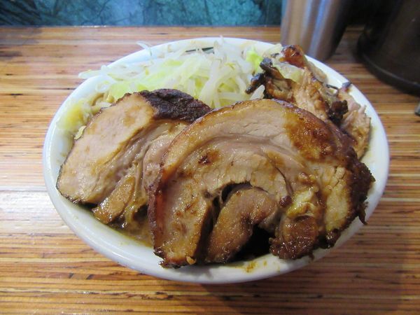 「雷そば（８８０円）＋豚増し２００円＋トロ豚２００円」@雷 松戸駅東口店の写真