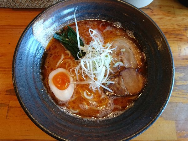 「豚骨赤らーめん+替え玉(硬め)」@麺屋 大谷の写真