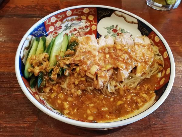 「鶏絲涼麺」@支那麺 はしご 入船店の写真